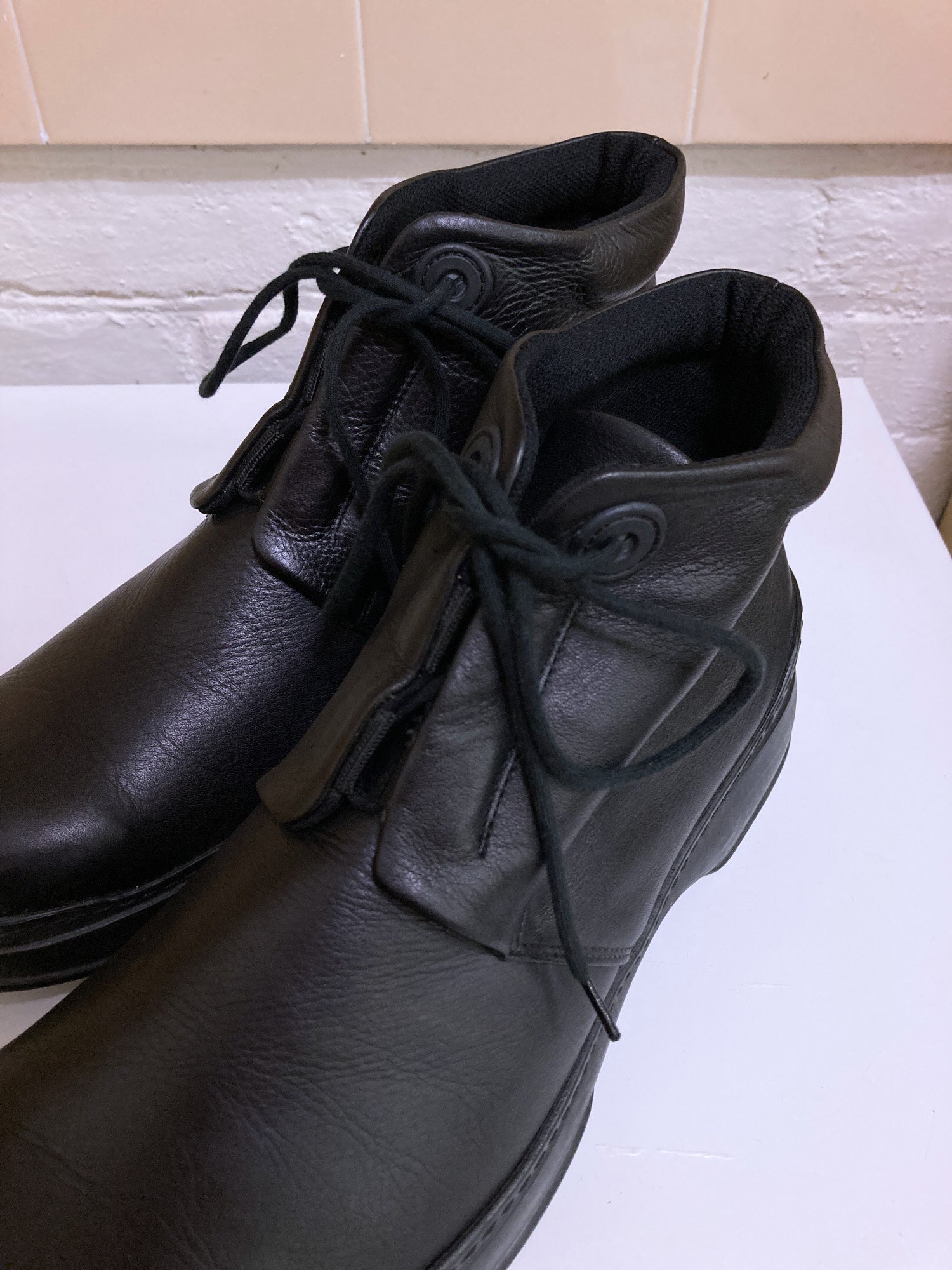 Kenzo Homme 1990s black leather chukka boots - size 43