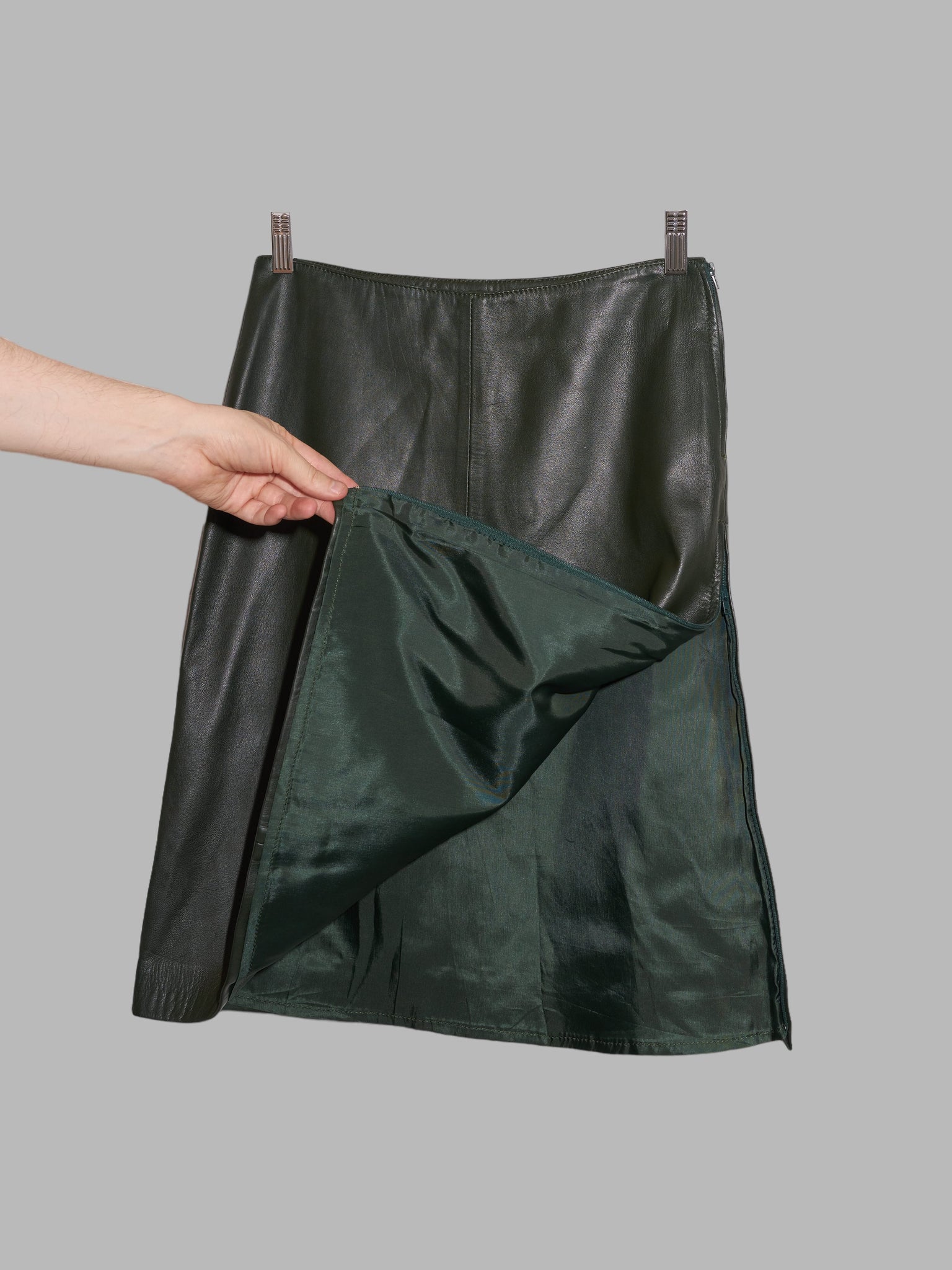 Gianfranco Ferre Studio dark green leather side zip skirt - IT size 28
