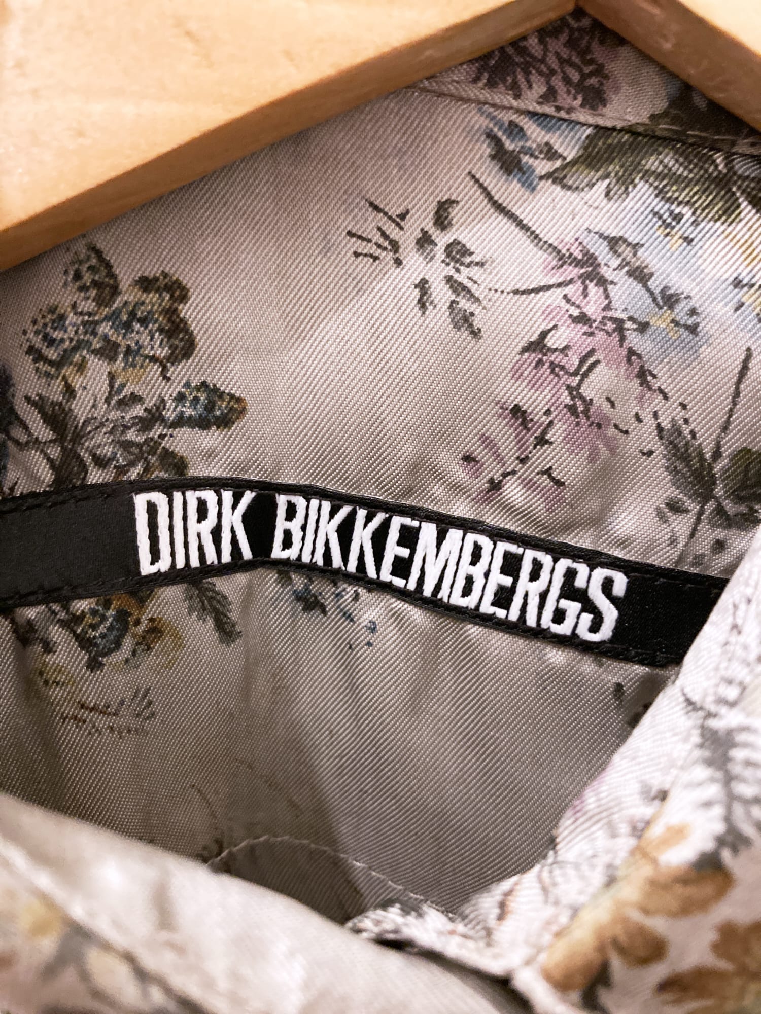 Dirk Bikkmebergs 1990s 2000s floral print extra buttonhole shirt - size M
