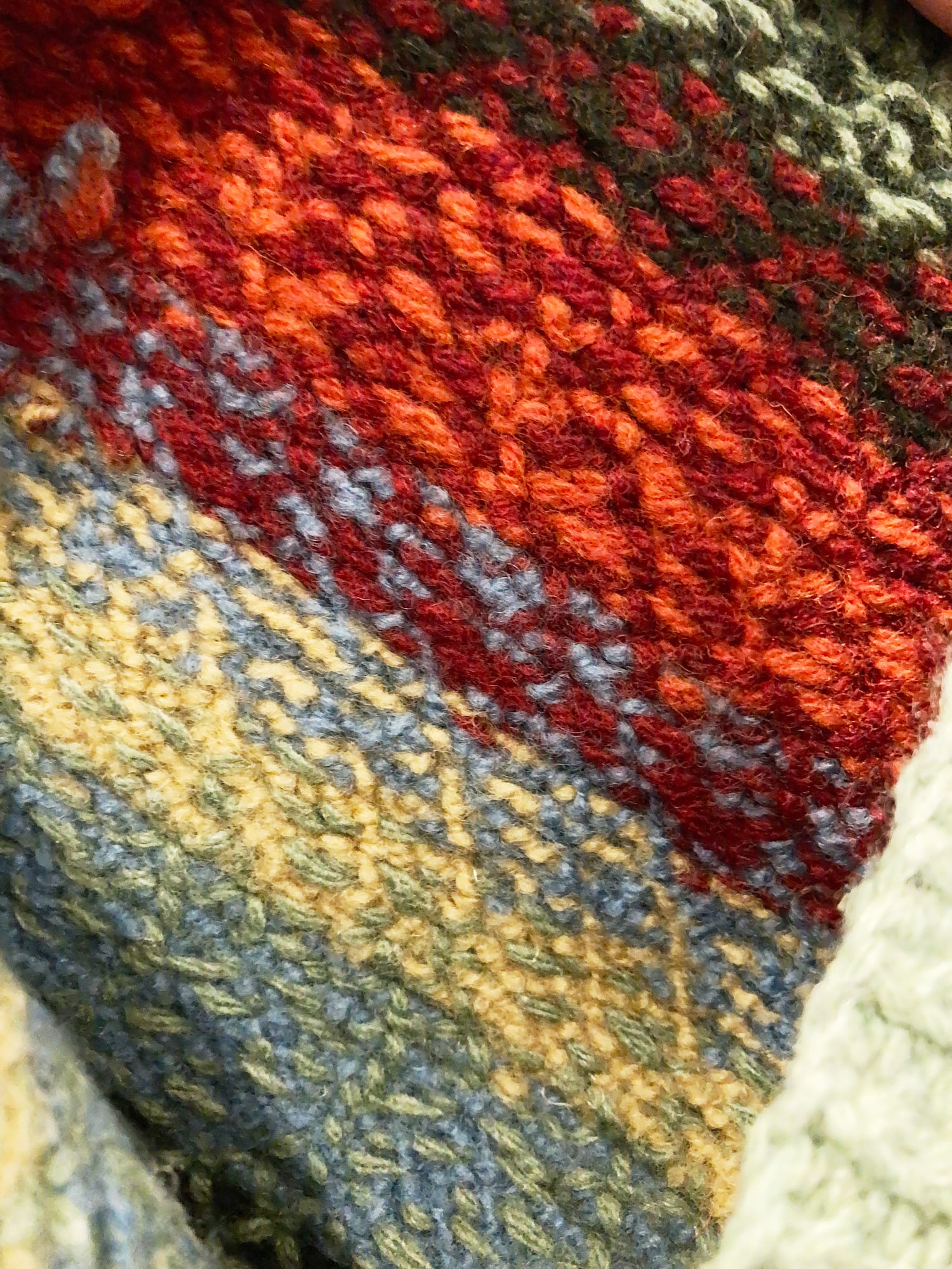 Nicole Farhi 1990s green red multicolour diamond pattern knitted wool vest