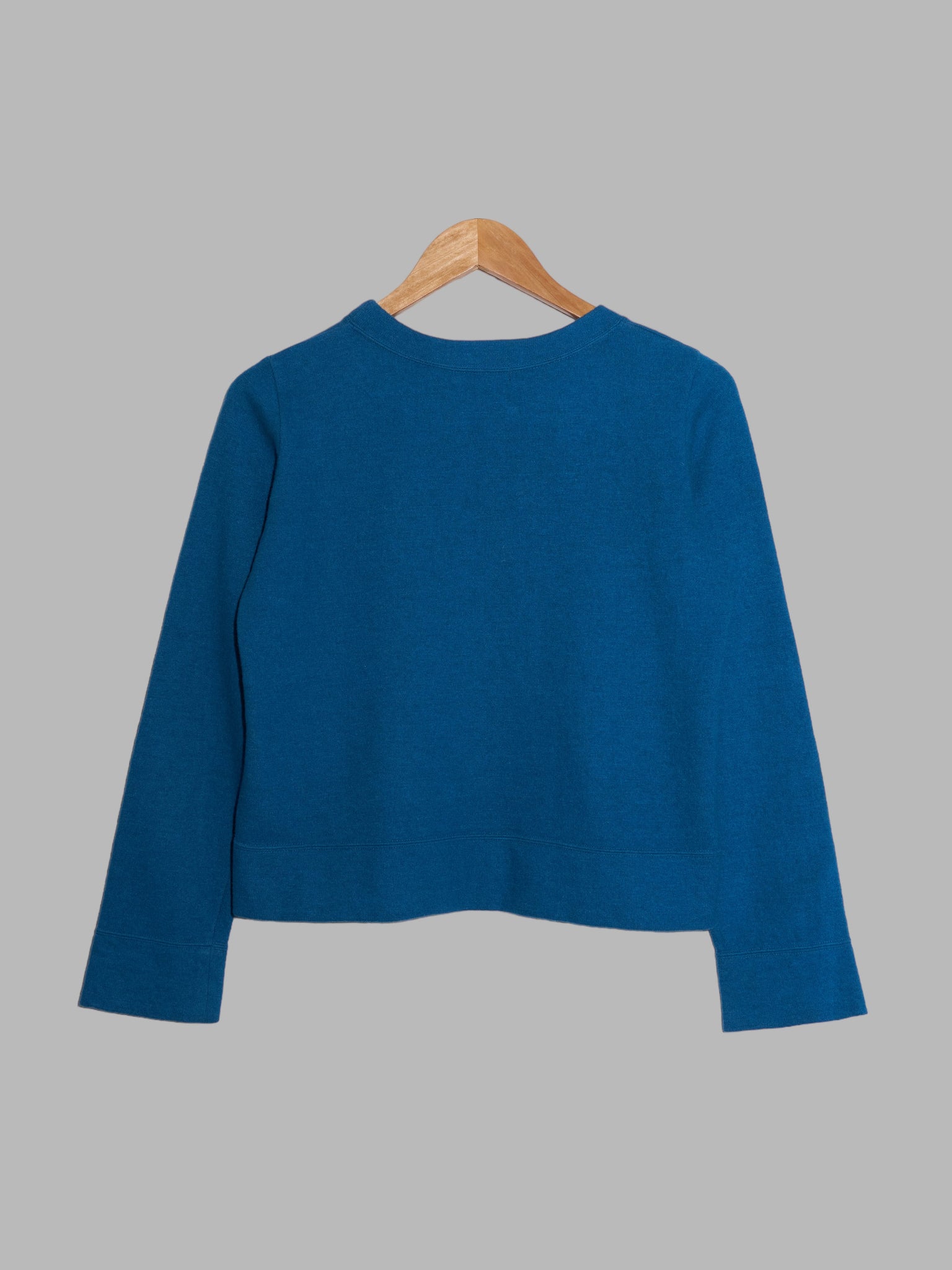 Tricot Comme des Garcons 2001 blue wool knit cropped jumper with deer pin
