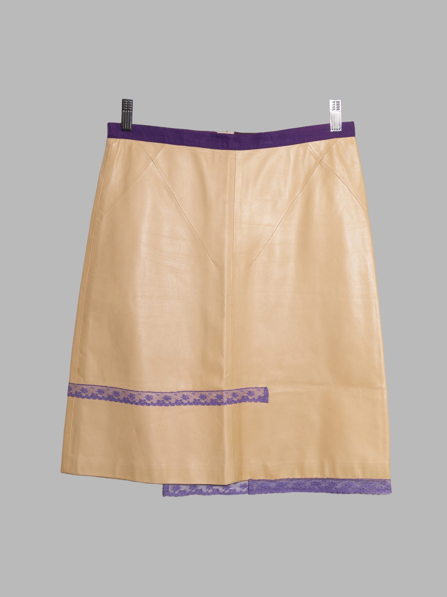 Alessandro Dell’acqua beige leather skirt with purple lace accents - sz 40 IT