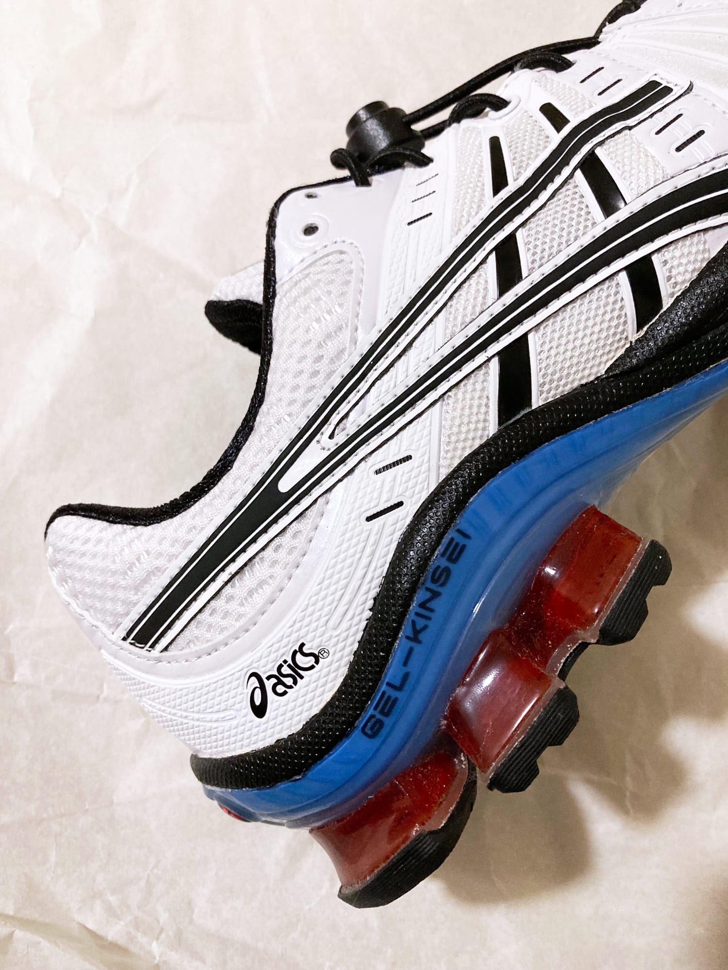 Asics Gel-Kinsei OG White/Black sneakers with modified laces 