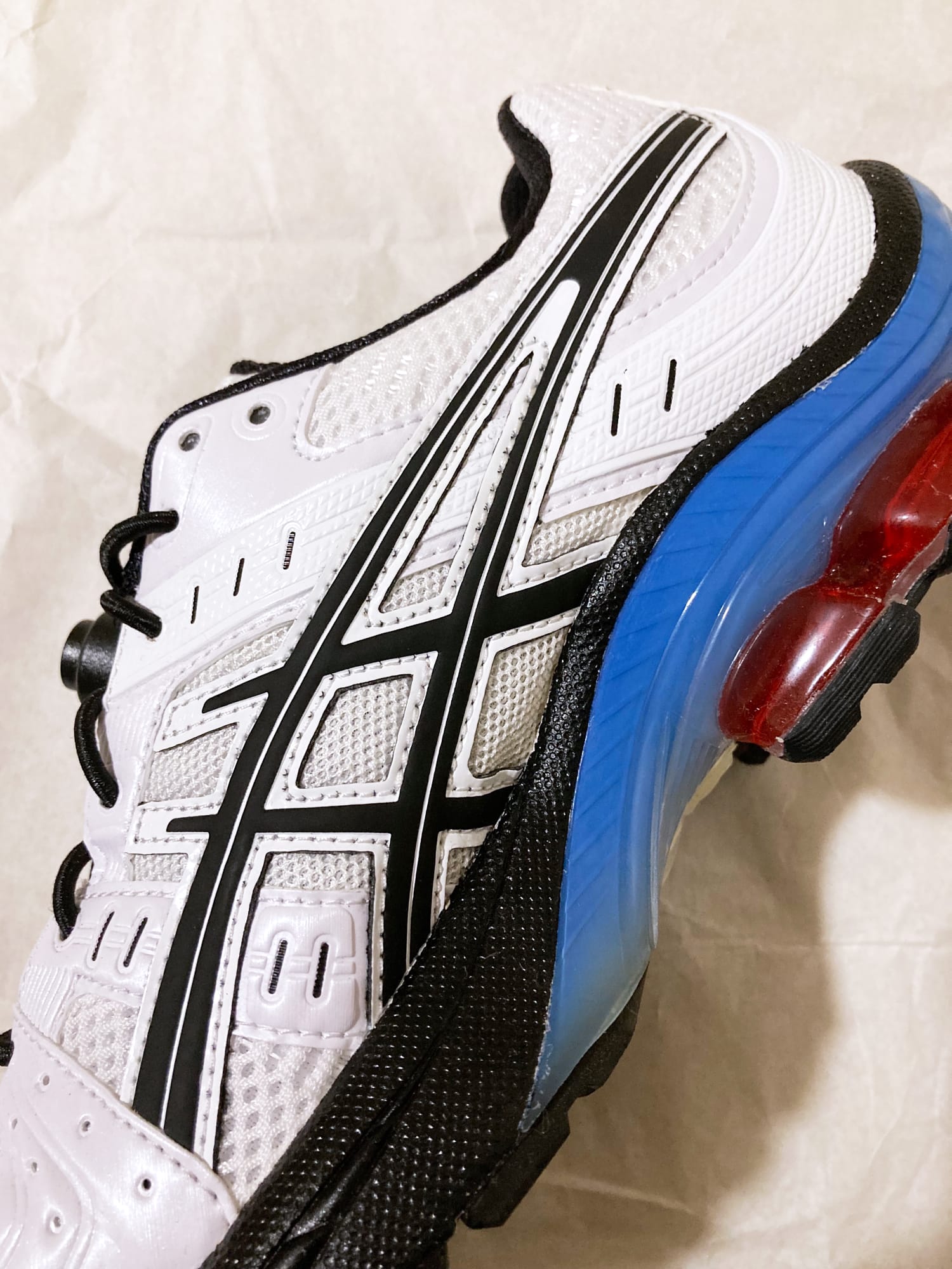 Asics Gel-Kinsei OG White/Black sneakers with modified laces 