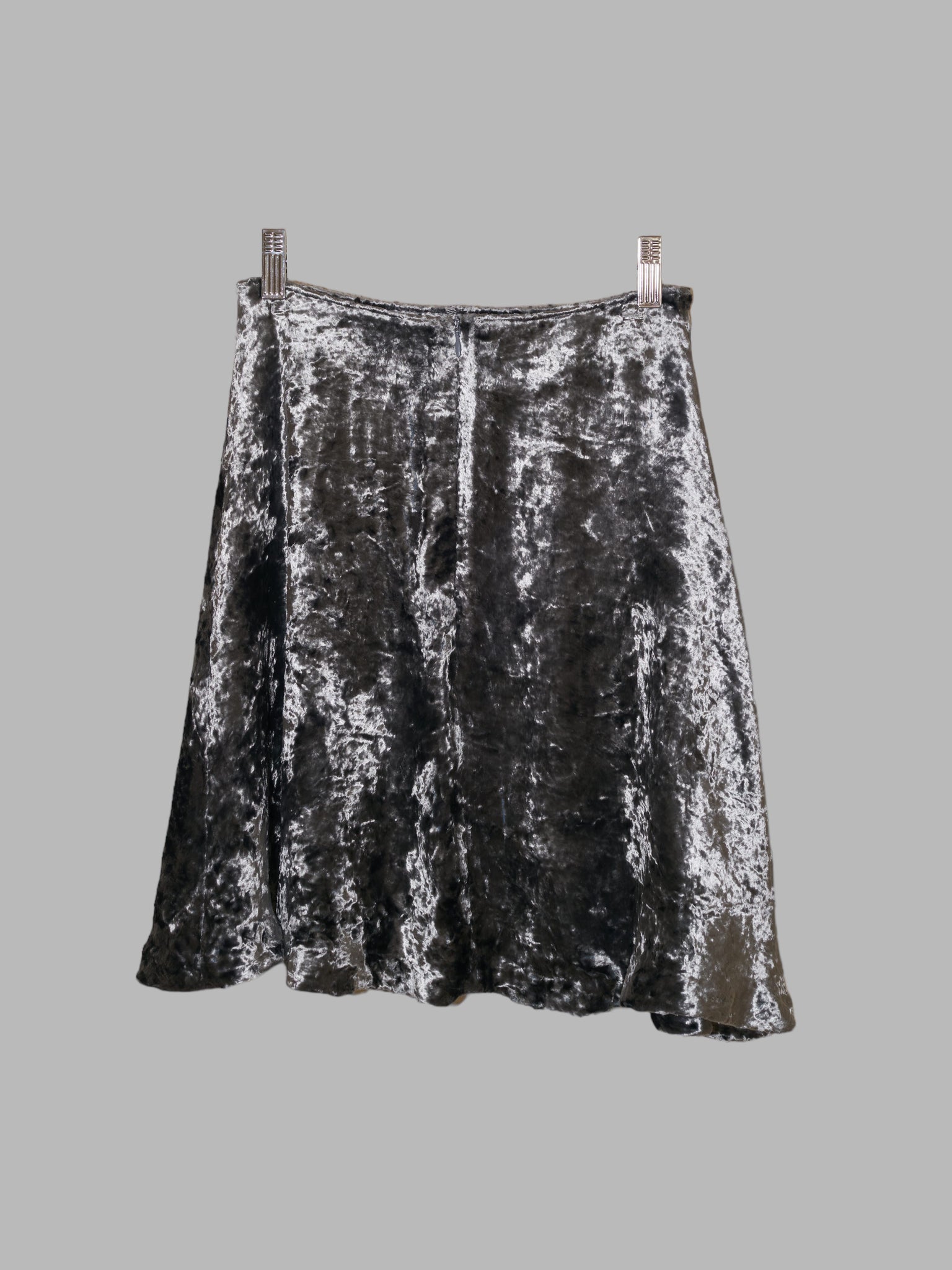 Yoshiki Hishinuma 1990s shiny silver velvet knee length skirt - size 1 S