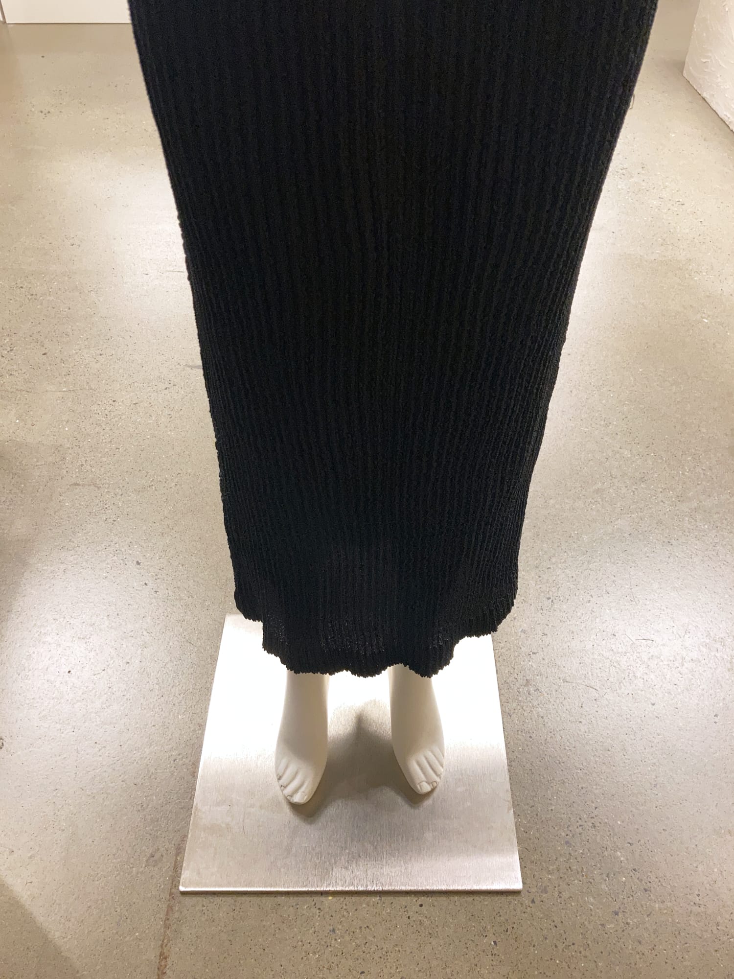 Yoshiki Hishinuma Peplum black wrinkled polyester maxi skirt - size 2 M S