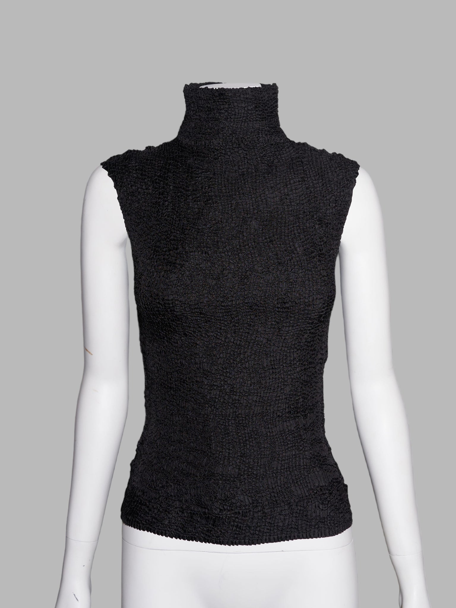 Wrinqle Inoue Pleats black wrinkled polyester high neck sleeveless top