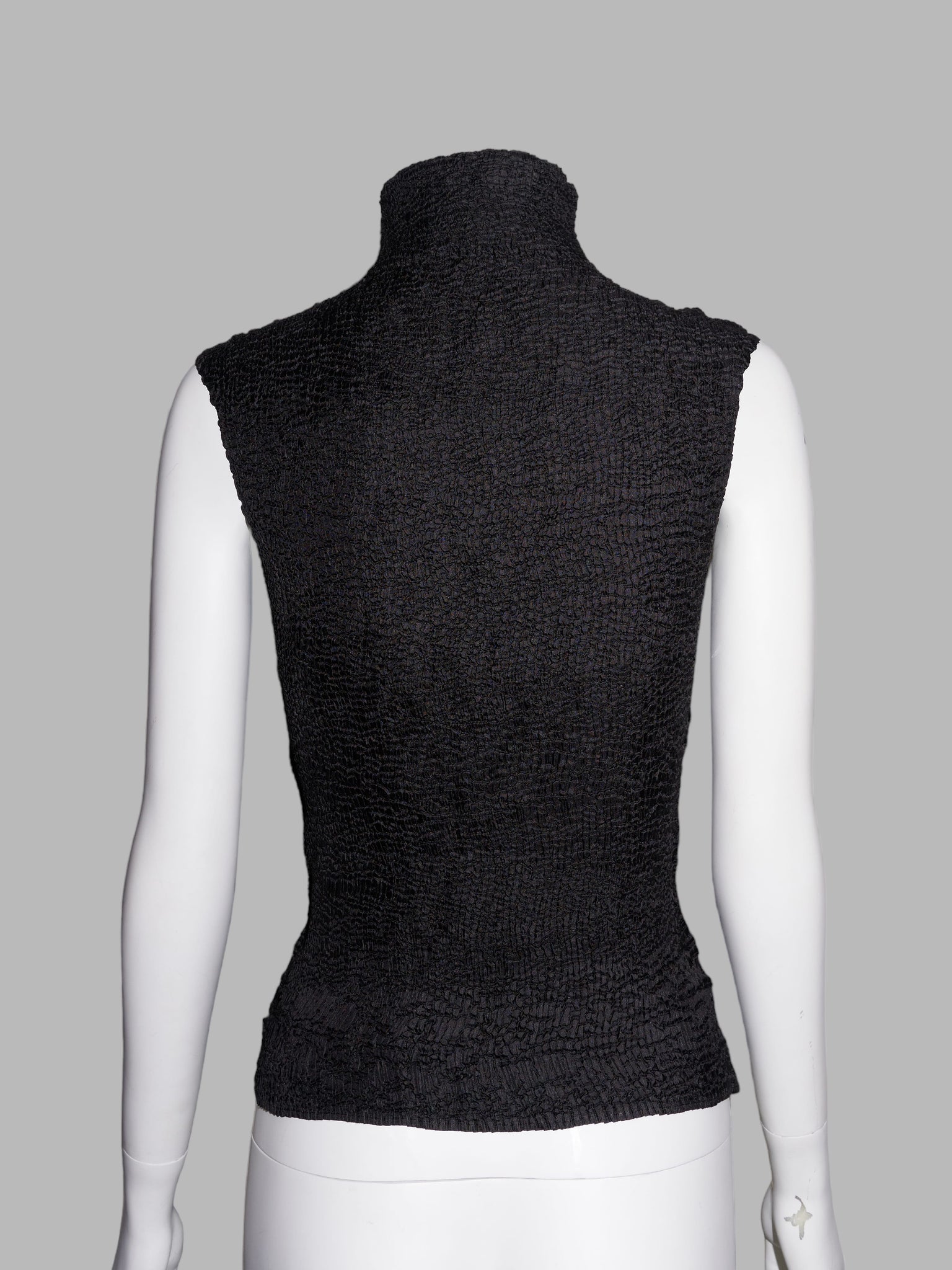Wrinqle Inoue Pleats black wrinkled polyester high neck sleeveless top