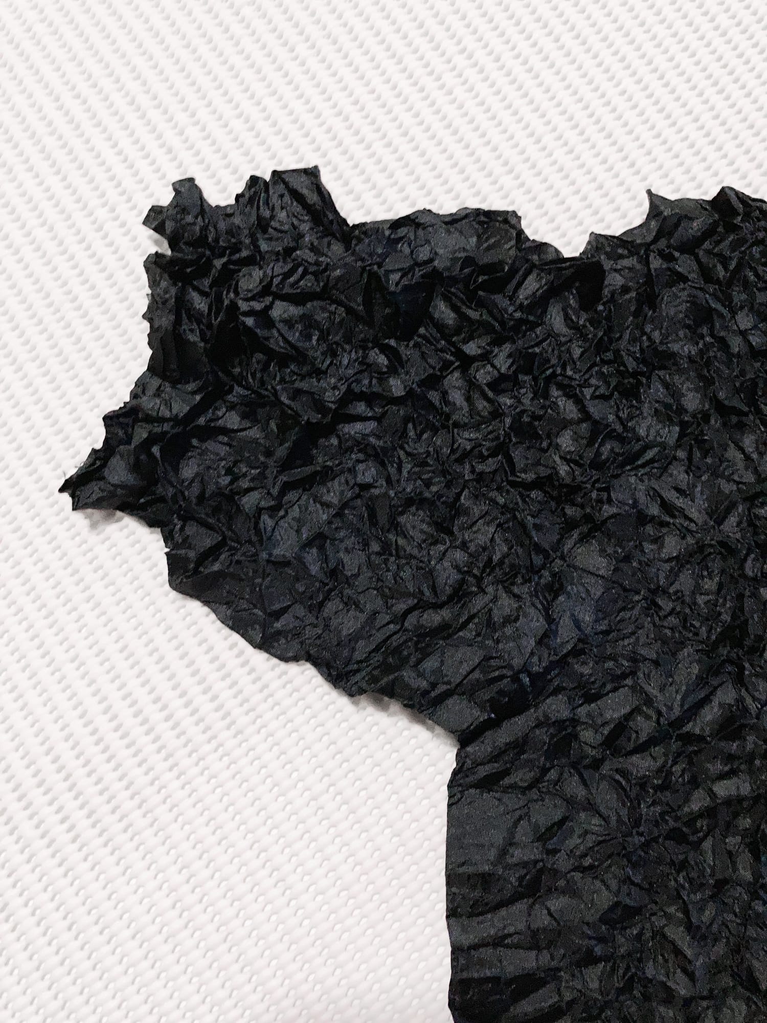 Wrinqle Inoue Pleats black wrinkled polyester mock neck t-shirt