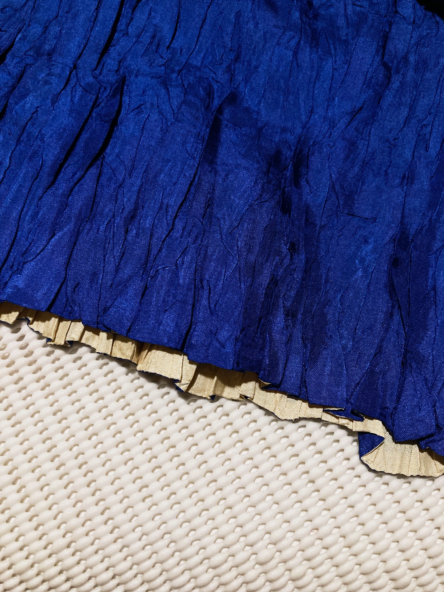 Wrinqle Inoue Pleats reversible blue beige wrinkled poly elastic waist skirt