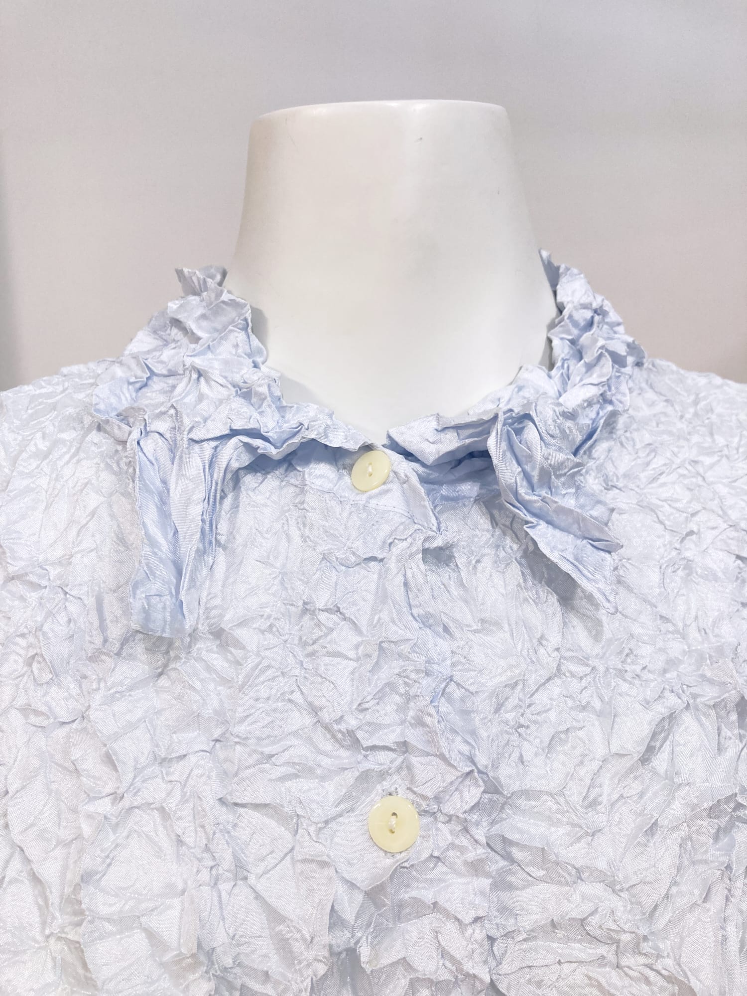 Wrinqle Inoue Pleats pale silvery blue ? wrinkled polyester short sleeve shirt