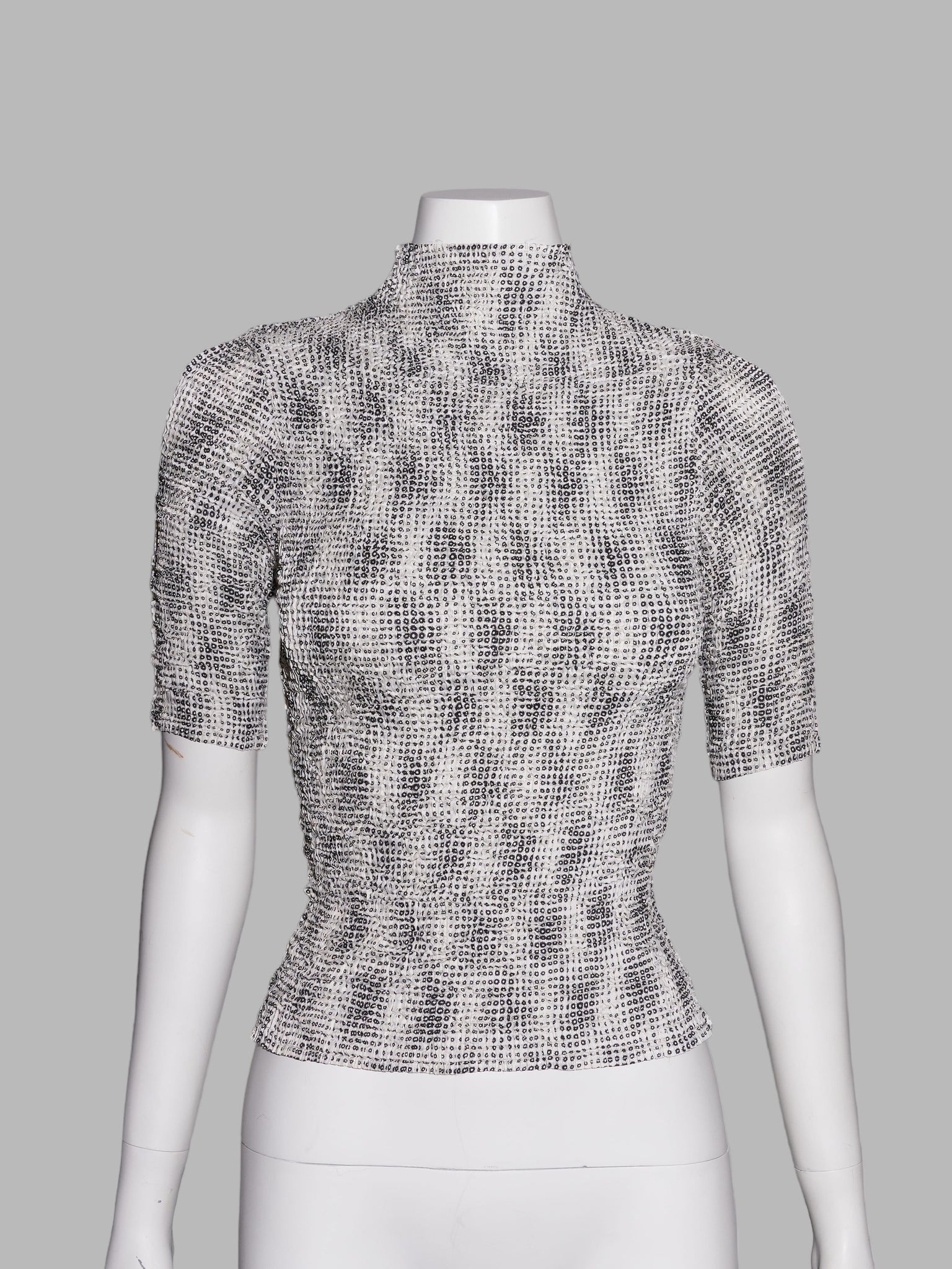 Wrinqle Inoue Pleats black and white dot pattern pleated poly mock neck top