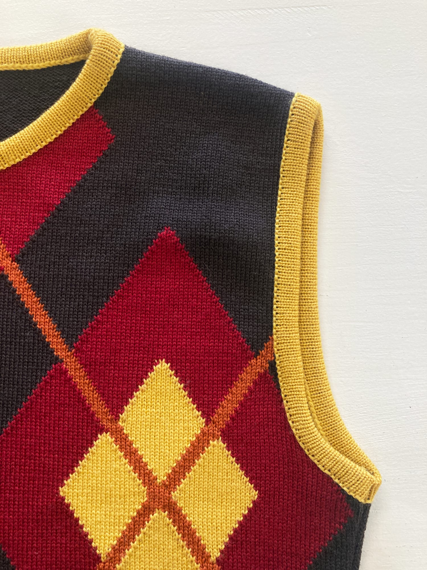 Luciano Soprani brown red yellow argyle knitted wool sweater vest - sz 42 IT