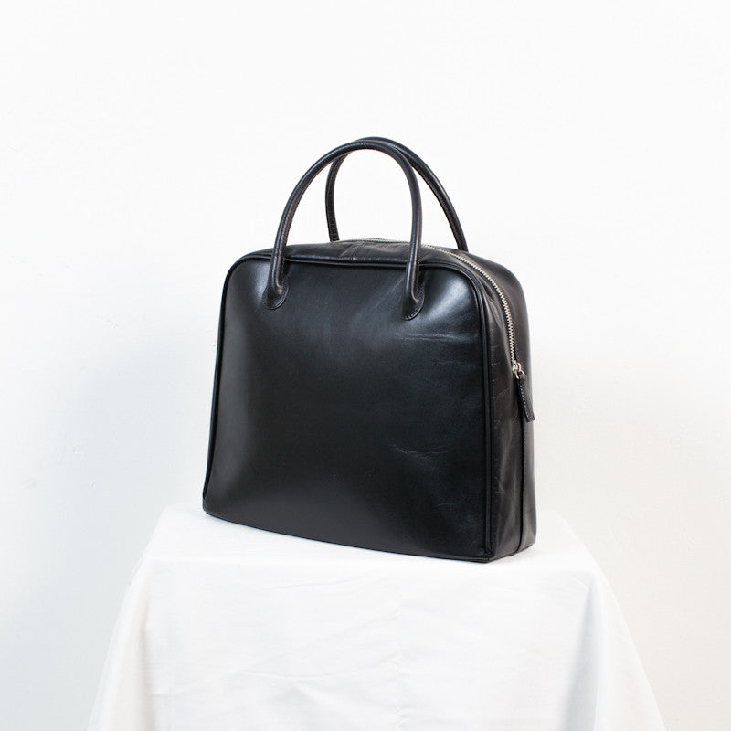 zipped leather hand bag