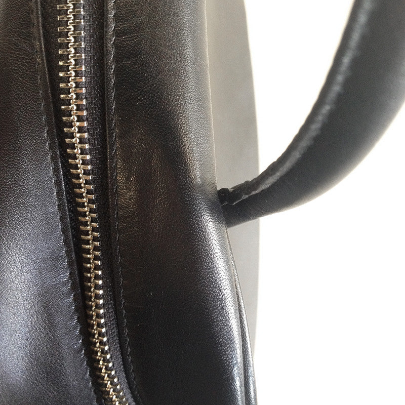 zipped leather hand bag