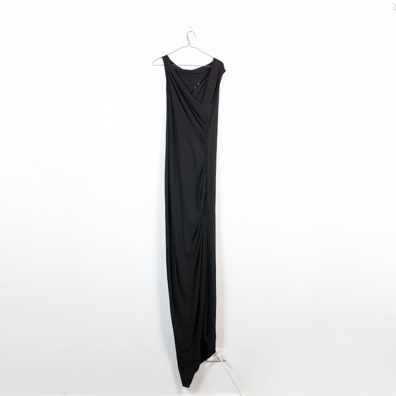 sleeveless maxi dress