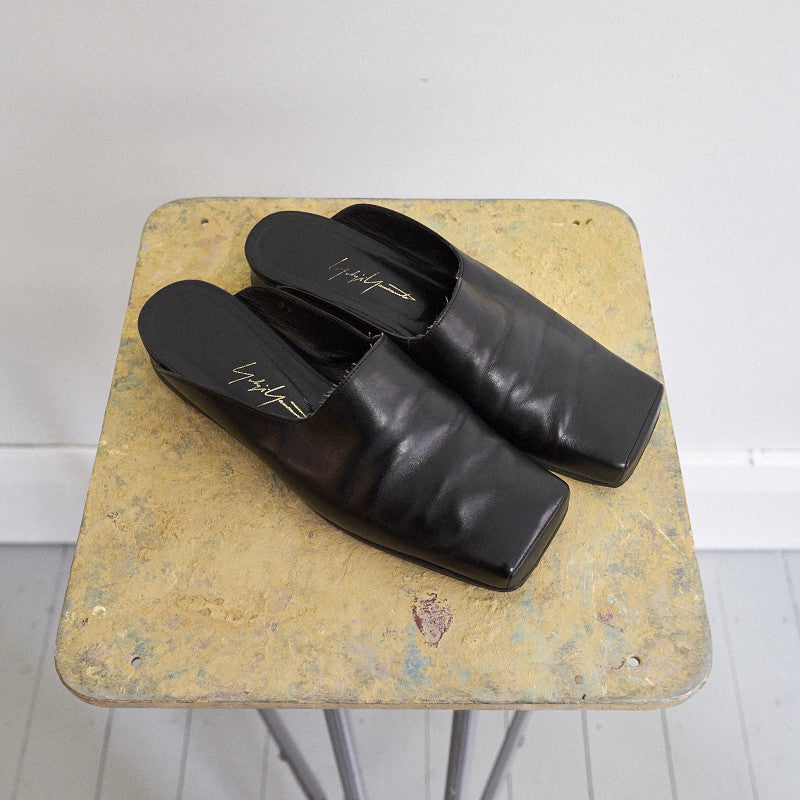 square toe leather slippers