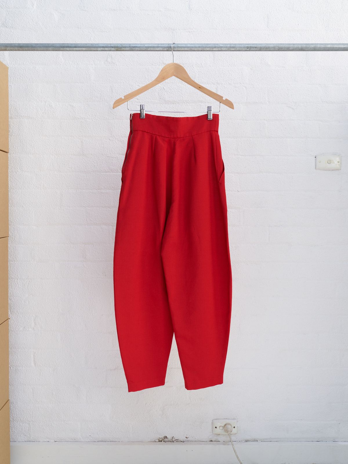 Jasper Conran 1980s red grosgrain tapered balloon trousers - womens 10 8