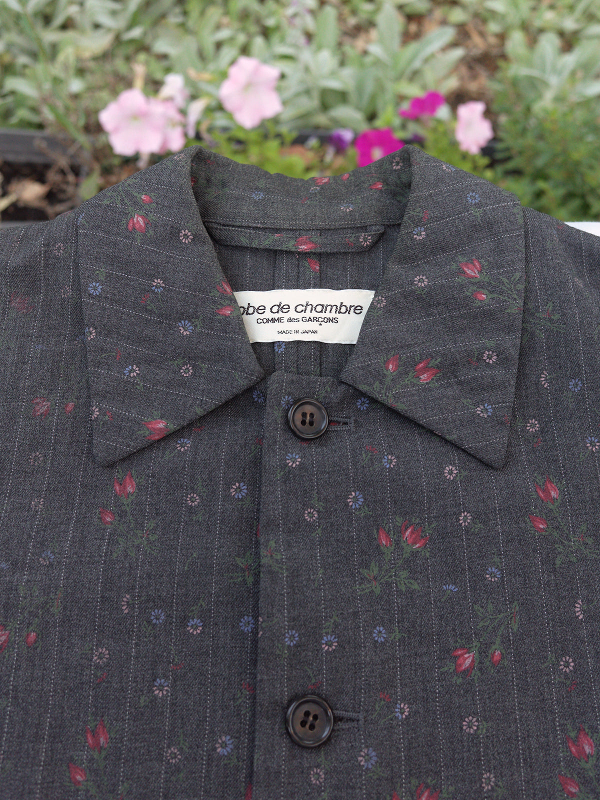 Robe de chambre comme des garcons 1993 grey stripe floral Robe de chambre comme des garcons 1993 grey stripe floral