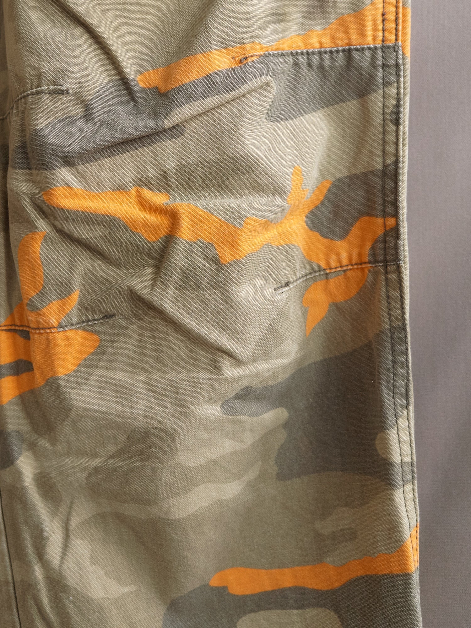 DKNY 1990s beige khaki orange camo multi pocket cargo trousers - womens M