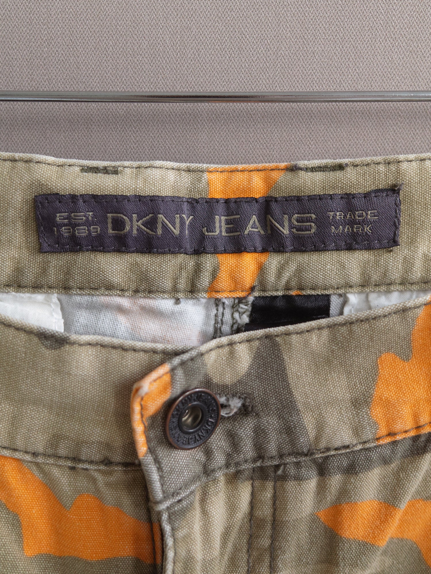 DKNY 1990s beige khaki orange camo multi pocket cargo trousers - womens M