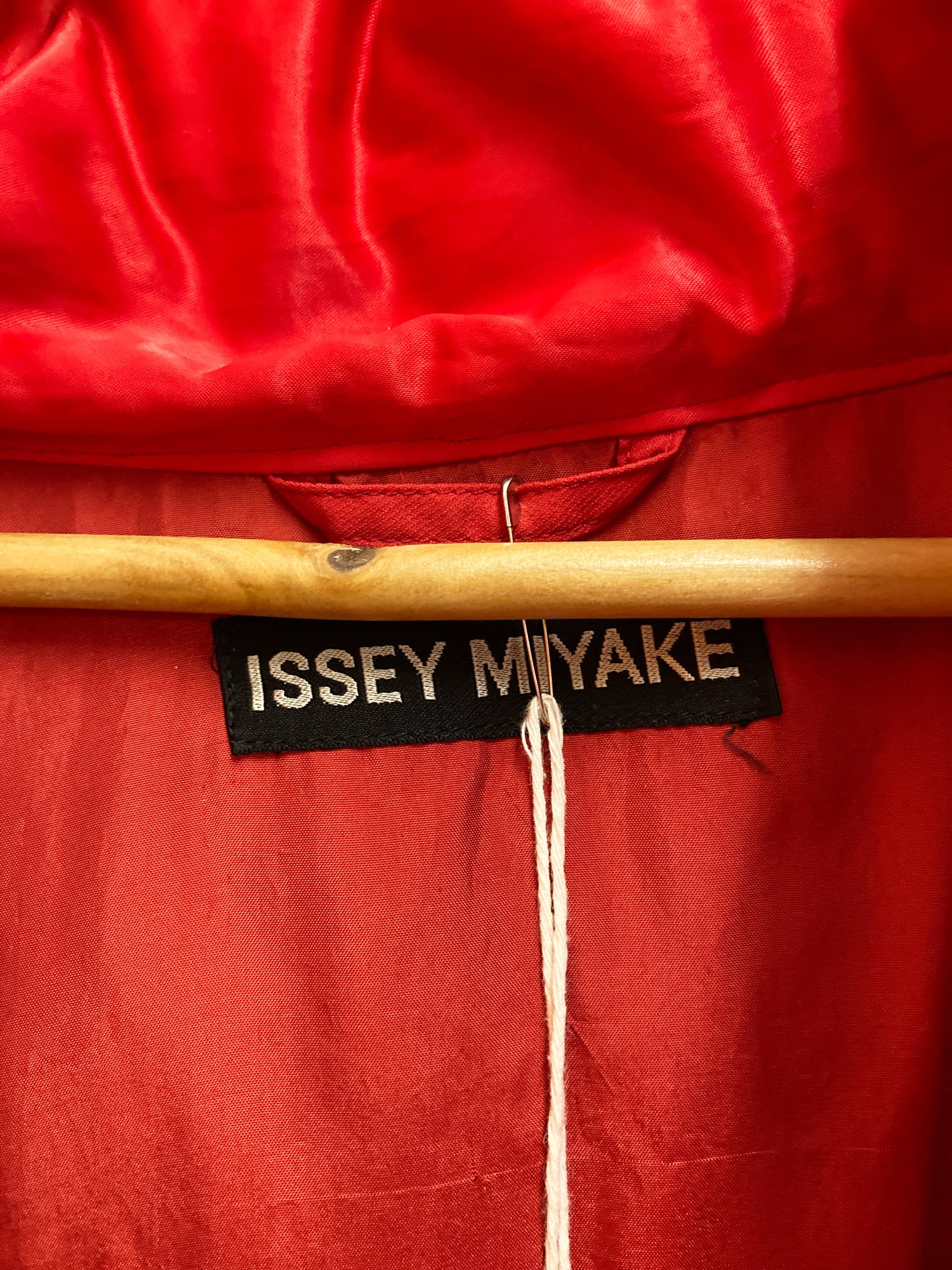 【希少・難あり】ISSEY MIYAKE フリンジジャケット 90s 赤 2 Issey Miyake 1990s red polyester collar hood multi pocket down