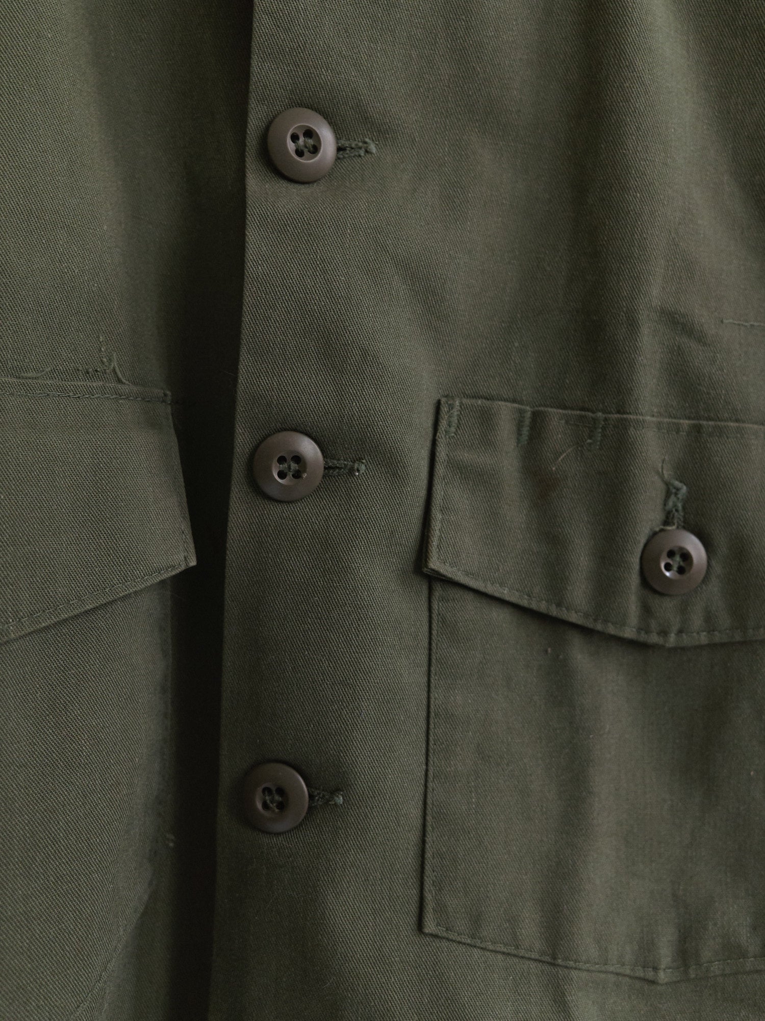 Vintage army surplus khaki poly cotton cut off hem short sleeve shirt - mens XS