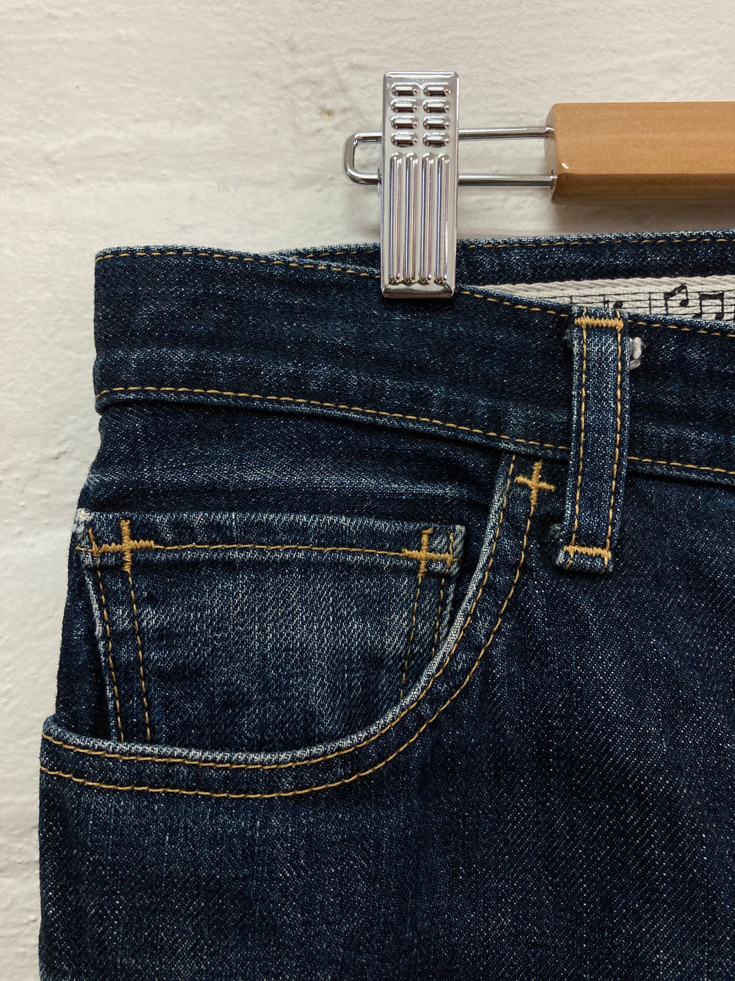 n(n) number (n)ine indigo cotton denim low rise tapered thigh dart jeans - sz 30