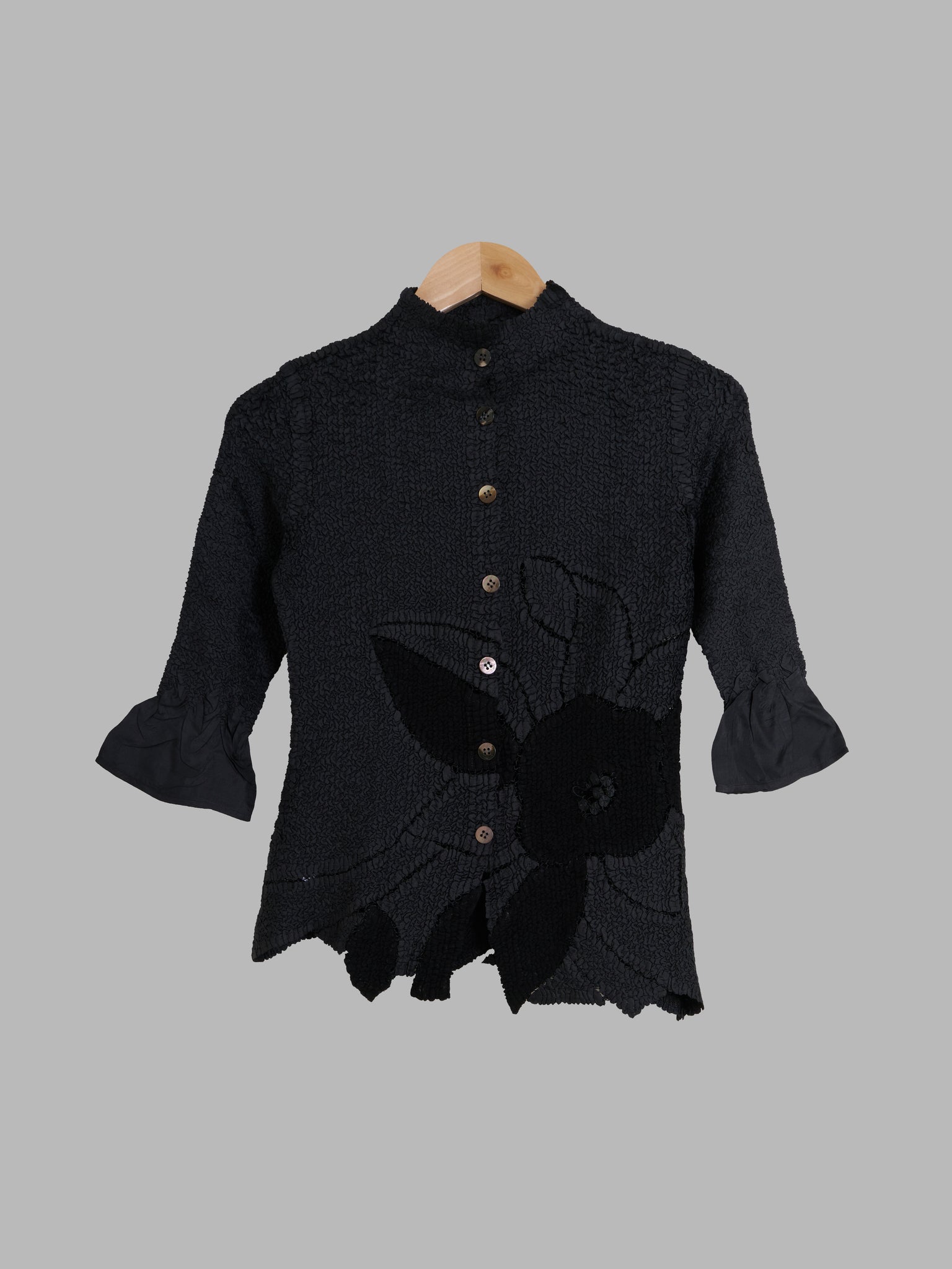 Yoshiki Hishinuma Peplum wrinkled half sleeve shirt with inset lace flower - 1 S