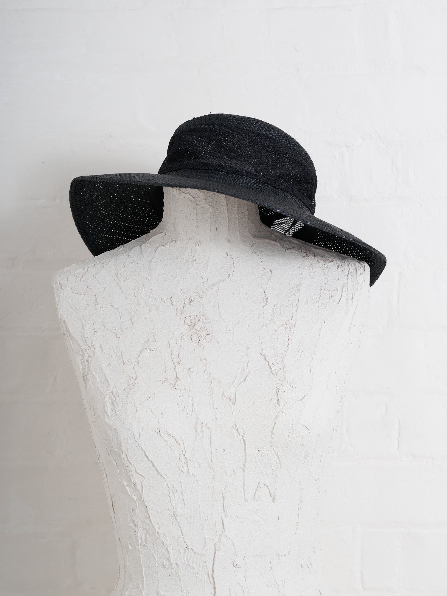 Yoshiki Hishinuma black straw wide brim hat with mesh air panel - size 57.5