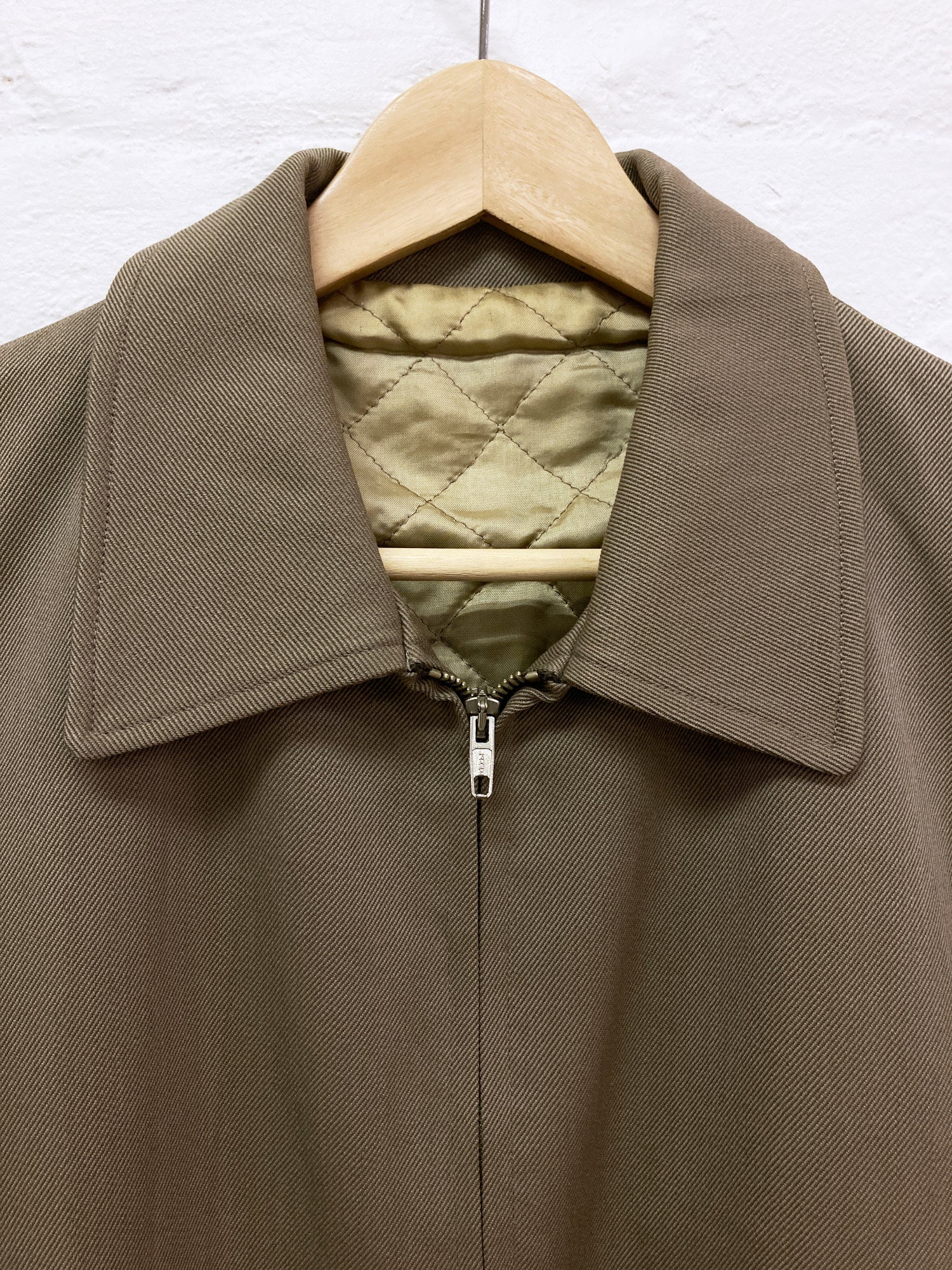 Giuliano Fujiwara beige quilted wool gabardine zip coat - mens 50