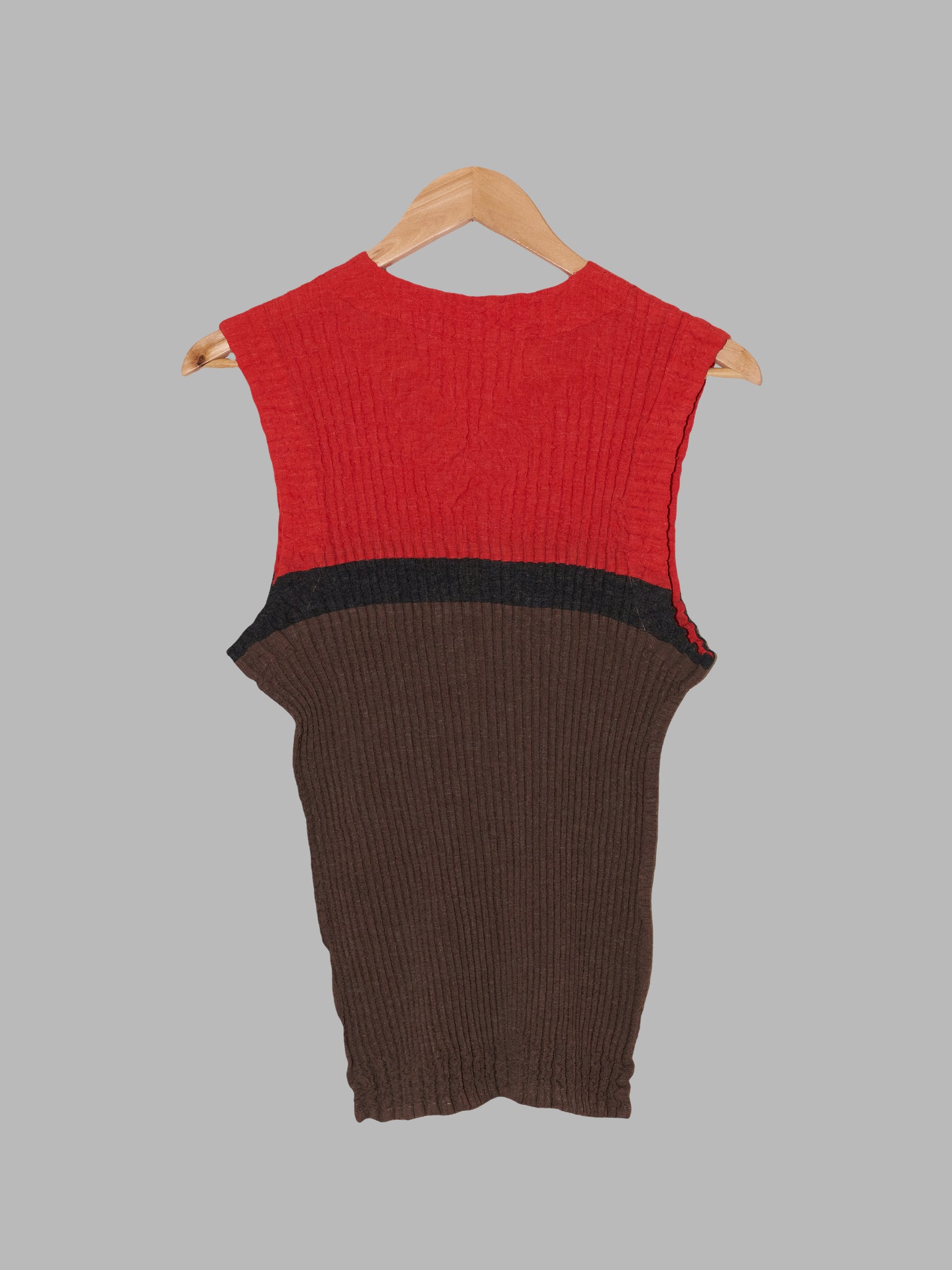 Yoshiki Hishinuma Peplum wrinkled red brown and black v-neck sleeveless top