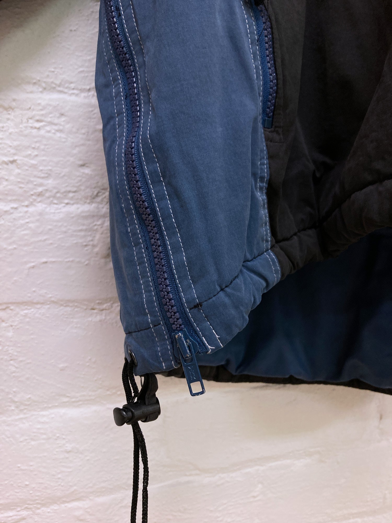 Armani Jeans dark grey padded pullover parka with blue stripe - sz 50