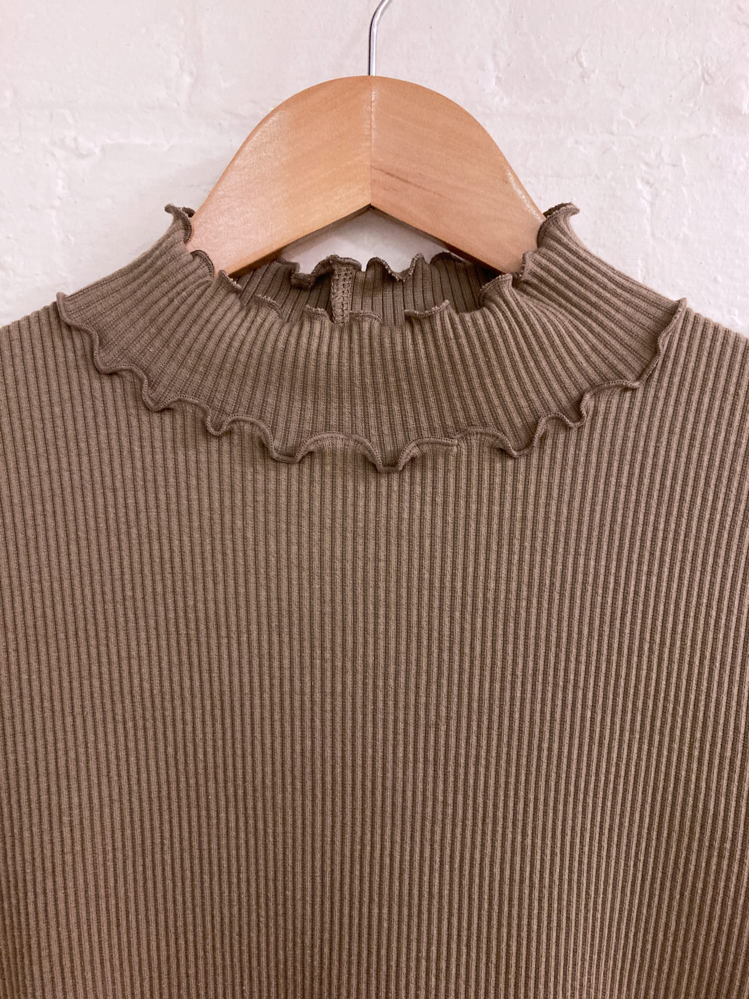 Unknown brown ribbed mock neck long sleeve top with lettuce edges